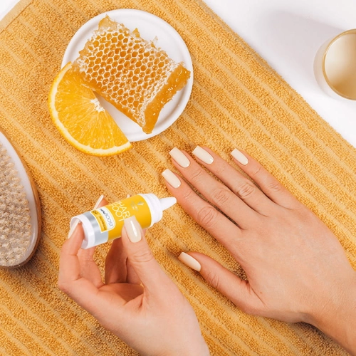 nakladanie-preparatu-manuBOOST-zawierajacego-miod-manuka.jpg