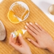 nakladanie-preparatu-manuBOOST-zawierajacego-miod-manuka.jpg